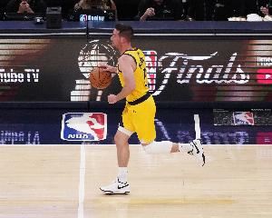 神奇不再！麦康纳半场5投2中 拿到4分3板3助1断1帽