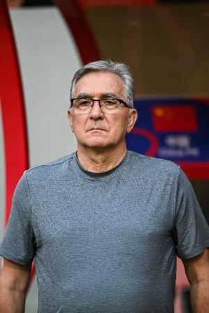 伊万执教国足战绩：14场4胜2平8负，提前1轮无缘2026美加墨世界杯